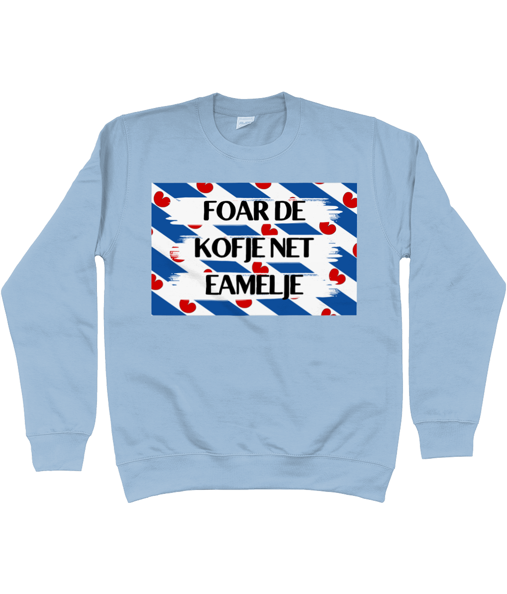 Blauw sweatshirt met tekst Foar de kofje net eamelje