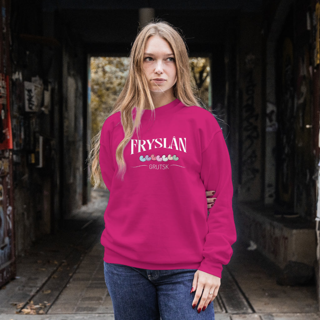 Roze sweater met pompeblêd en tekst Fryslân grutsk