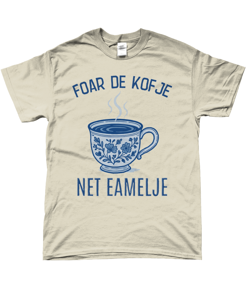 Fries T-shirt met tekst Foar de kofje net eamelje – wit katoen