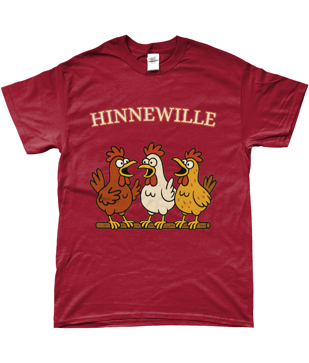 T-shirt met de tekst Hinnewille en drie kakelende kippen op een stok.