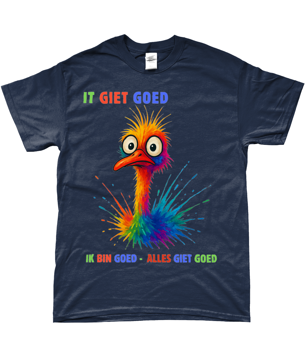 Blauw T-shirt met kleurrijke struisvogel en Friese tekst It giet goed – Ik bin goed – Alles giet goed.