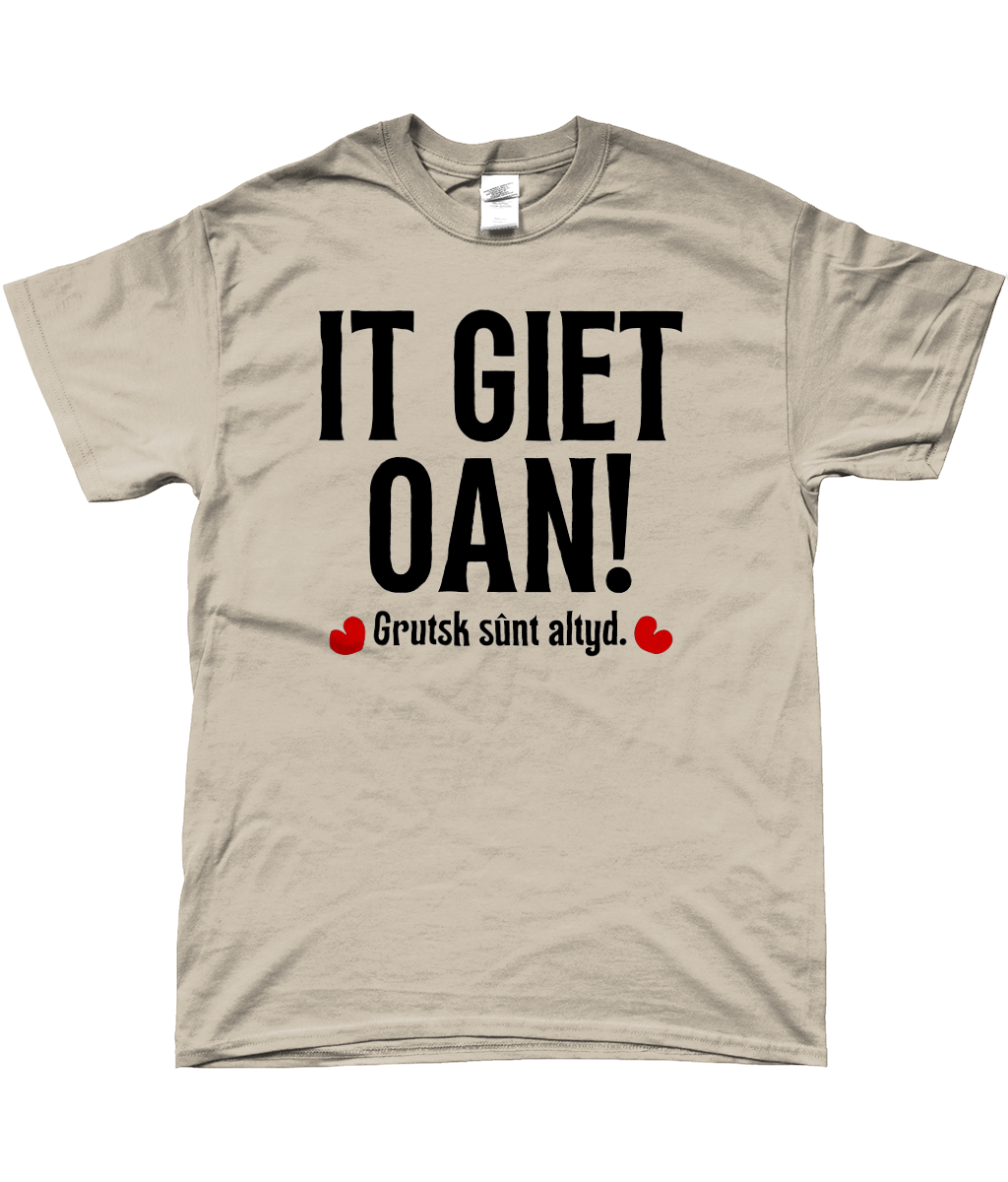 Fries T-shirt beige met tekst It giet oan en Grutsk sûnt altyd
