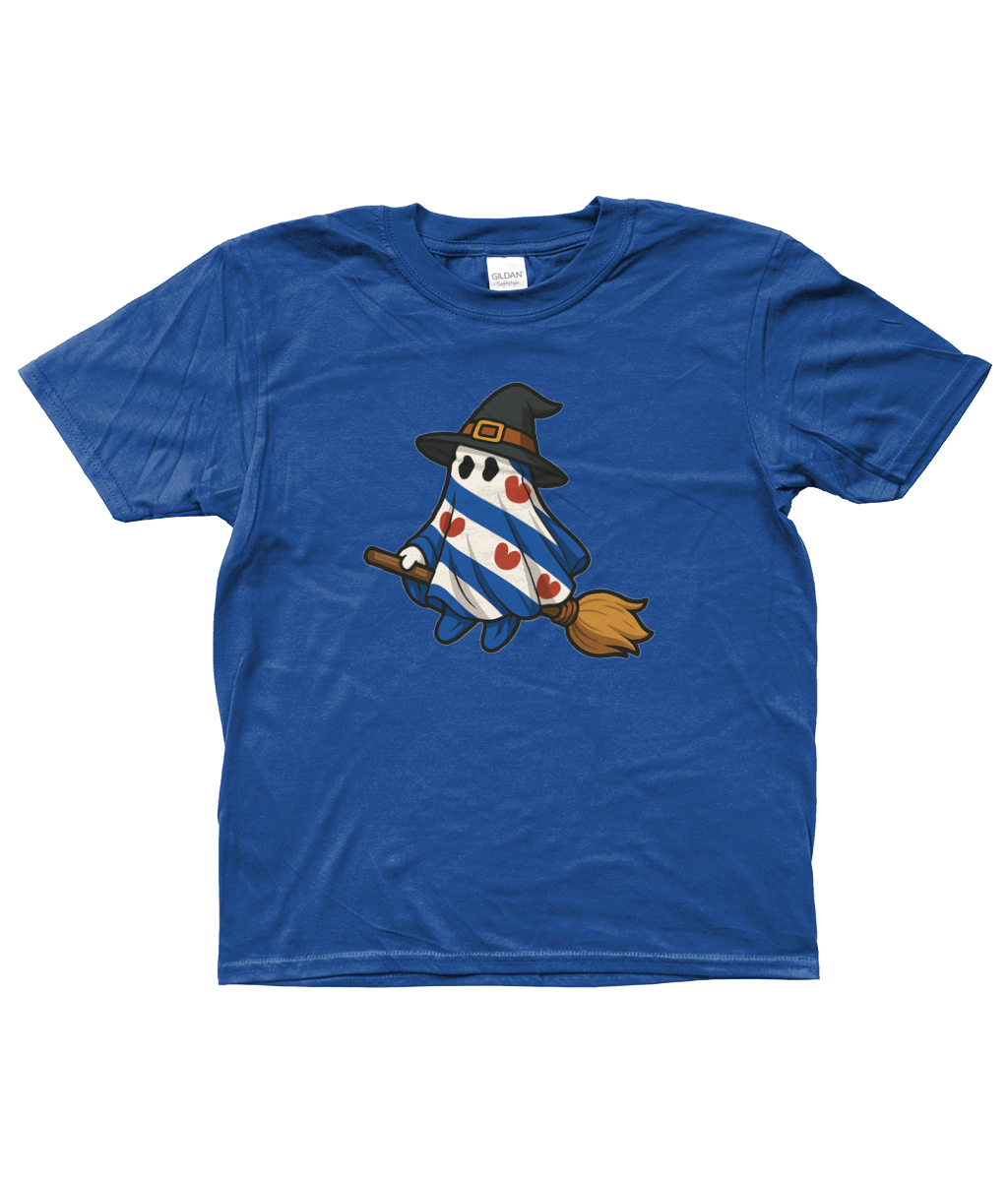 blauwe kinder T-shirt met Fries spookje in Friese vlag op een bezem met heksenhoed – Halloween design