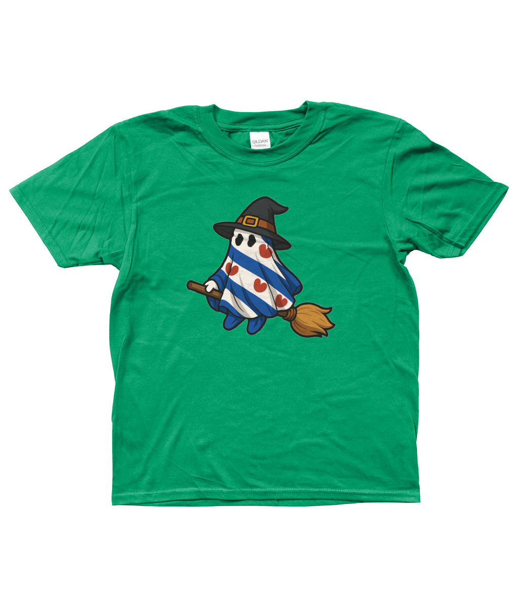 groene kinder T-shirt met Fries spookje in Friese vlag op een bezem met heksenhoed – Halloween design