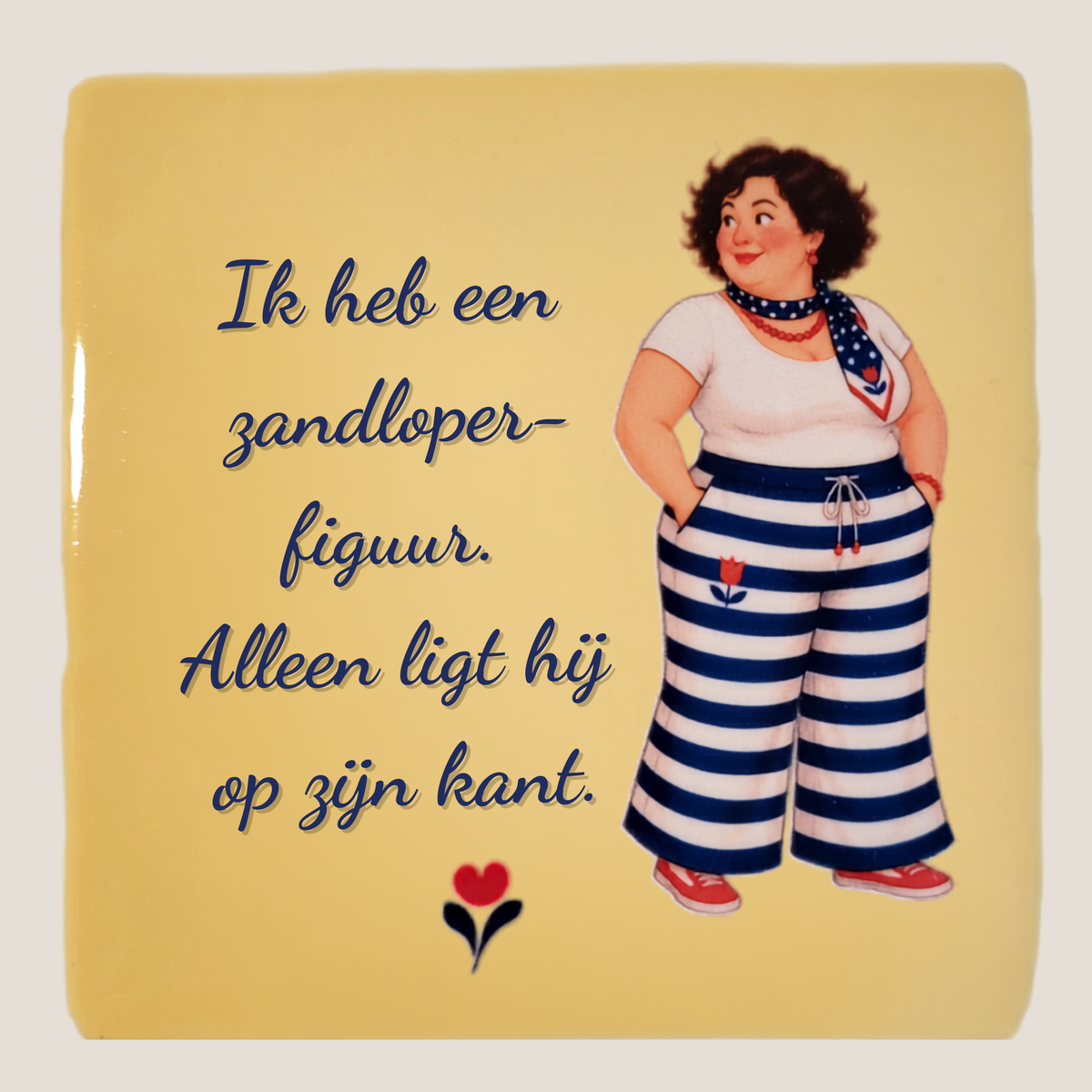 Crème tegeltje met Amarins en quote Ik heb een zandloperfiguur alleen ligt hij op zijn kant