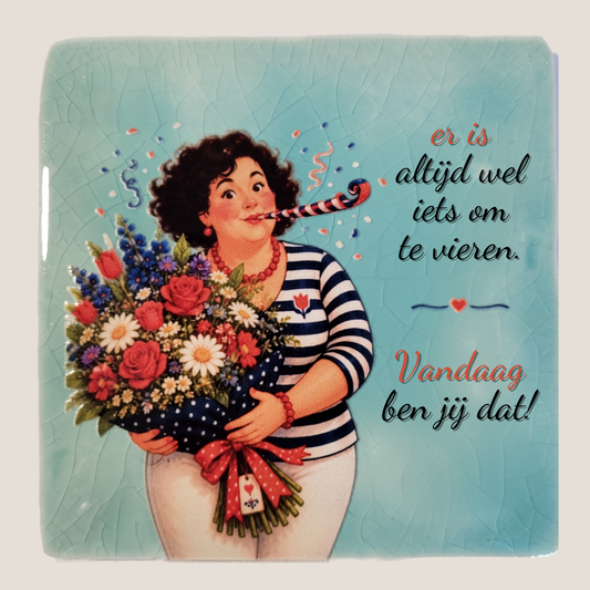Turquoise felicitatietegeltje met Amarins, grote bos bloemen en confetti en de tekst Er is altijd wel iets om te vieren Vandaag ben jij dat