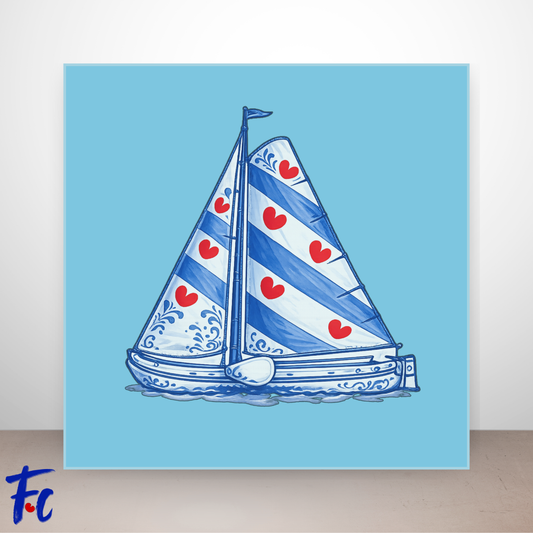 Fries skûtsje op tegeltje met Friese vlag, rode pompeblêden en Delftsblauwe details op lichtblauwe achtergrond.