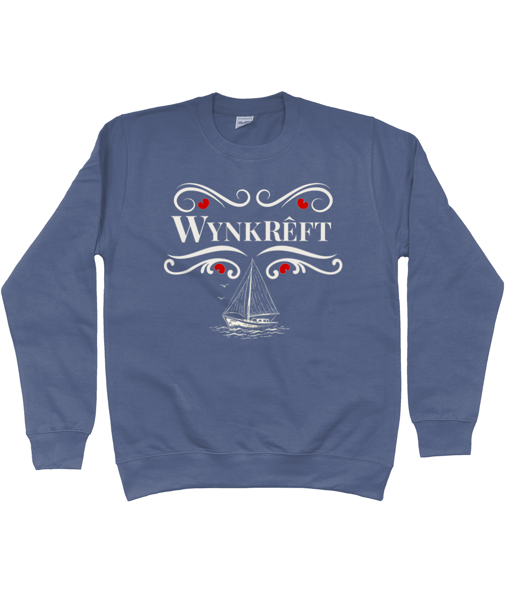 Blauwe sweater met tekst Wynkrêft in sierlijke Delftsblauw stijl met rode pompeblêden accenten en Friese zeilboot illustratie