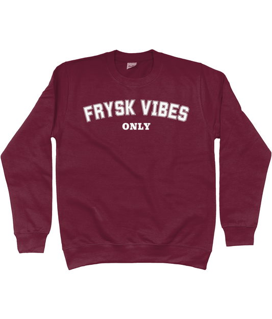 sweater met opdruk FRYSK VIBES ONLY in witte varsity-letters, Friese college-stijl