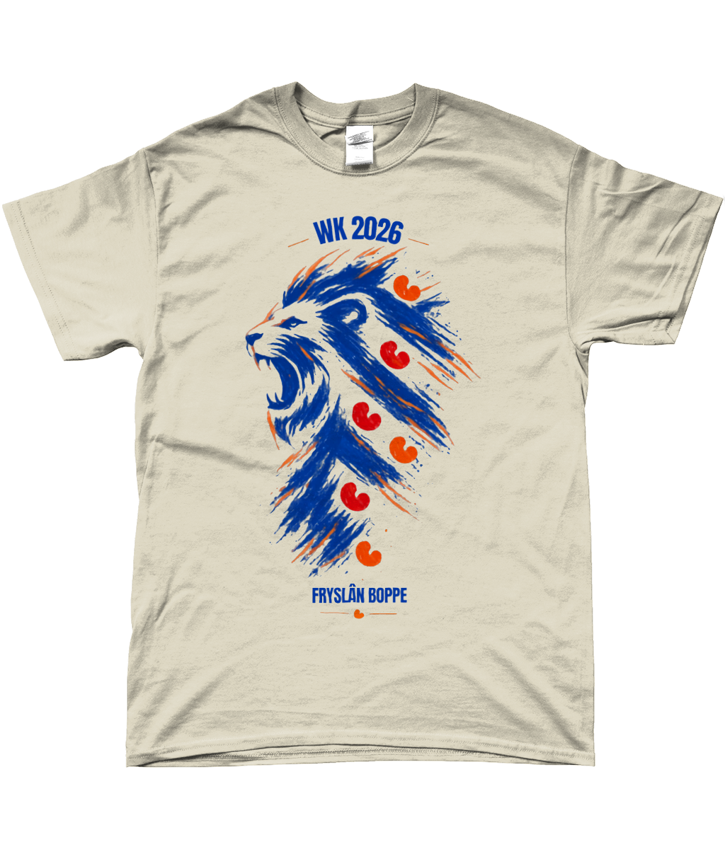 T-shirt met blauwe leeuw in Friese vlag stijl met rode pompeblêden en oranje accenten, tekst Fryslân Boppe WK 2026