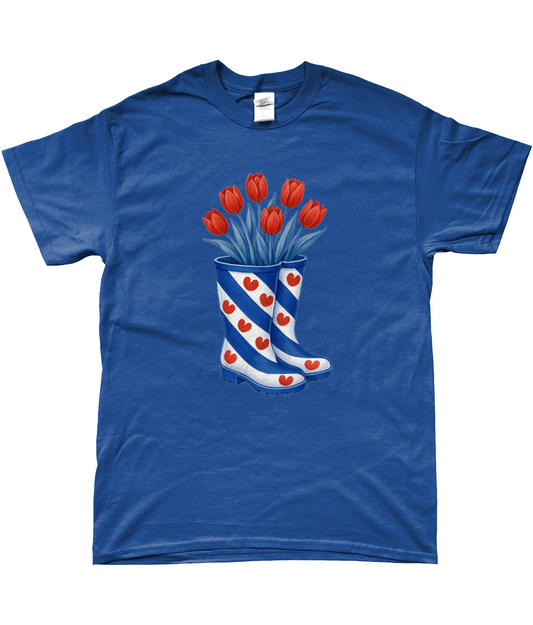 kleding met print van Friese vlag-laarzen gevuld met rode tulpen
