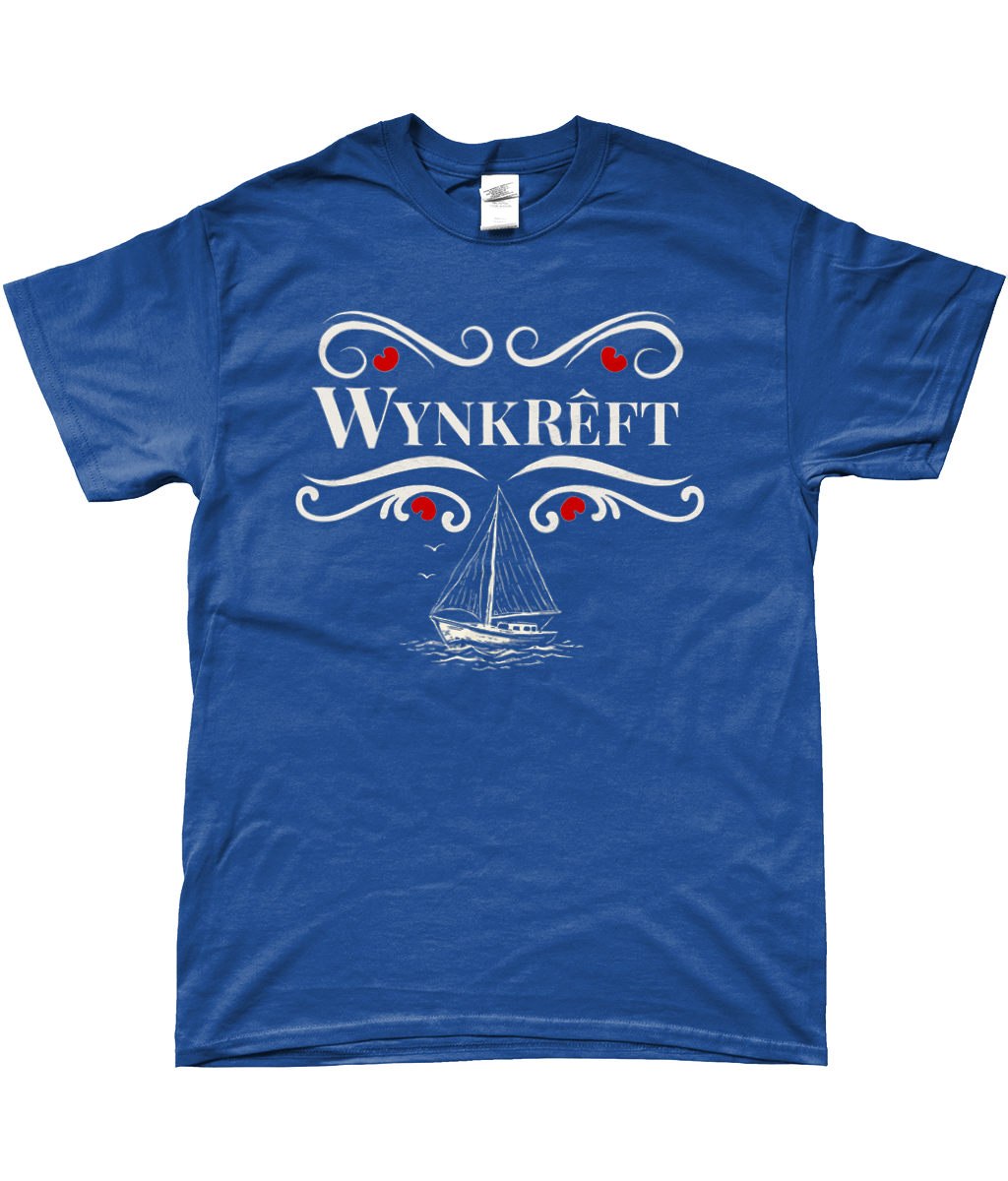 Blauw T-shirt met tekst Wynkrêft in sierlijke Delftsblauw stijl met rode pompeblêden en Friese zeilboot illustratie