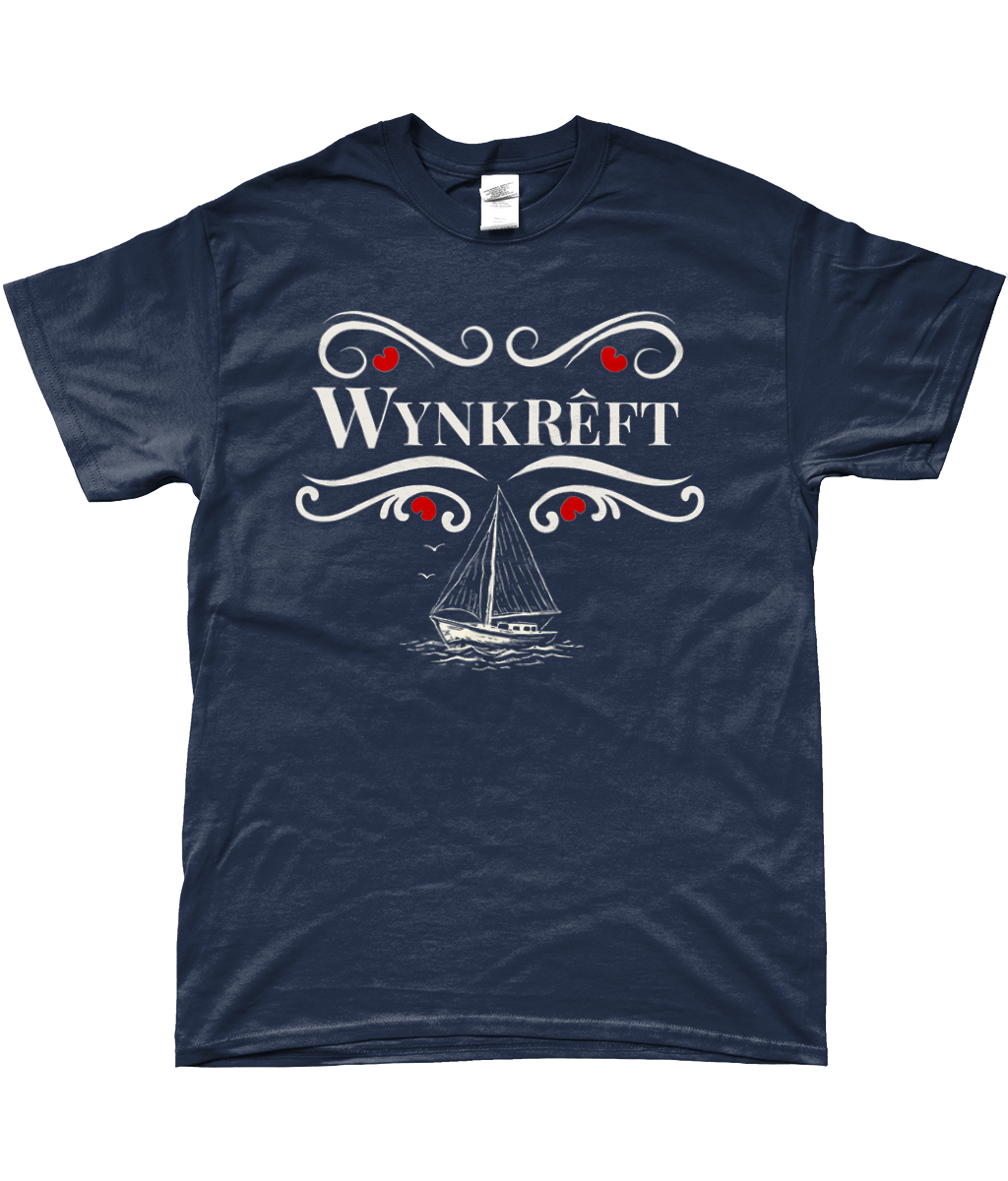 Blauw T-shirt met tekst Wynkrêft in sierlijke Delftsblauw stijl met rode pompeblêden en Friese zeilboot illustratie