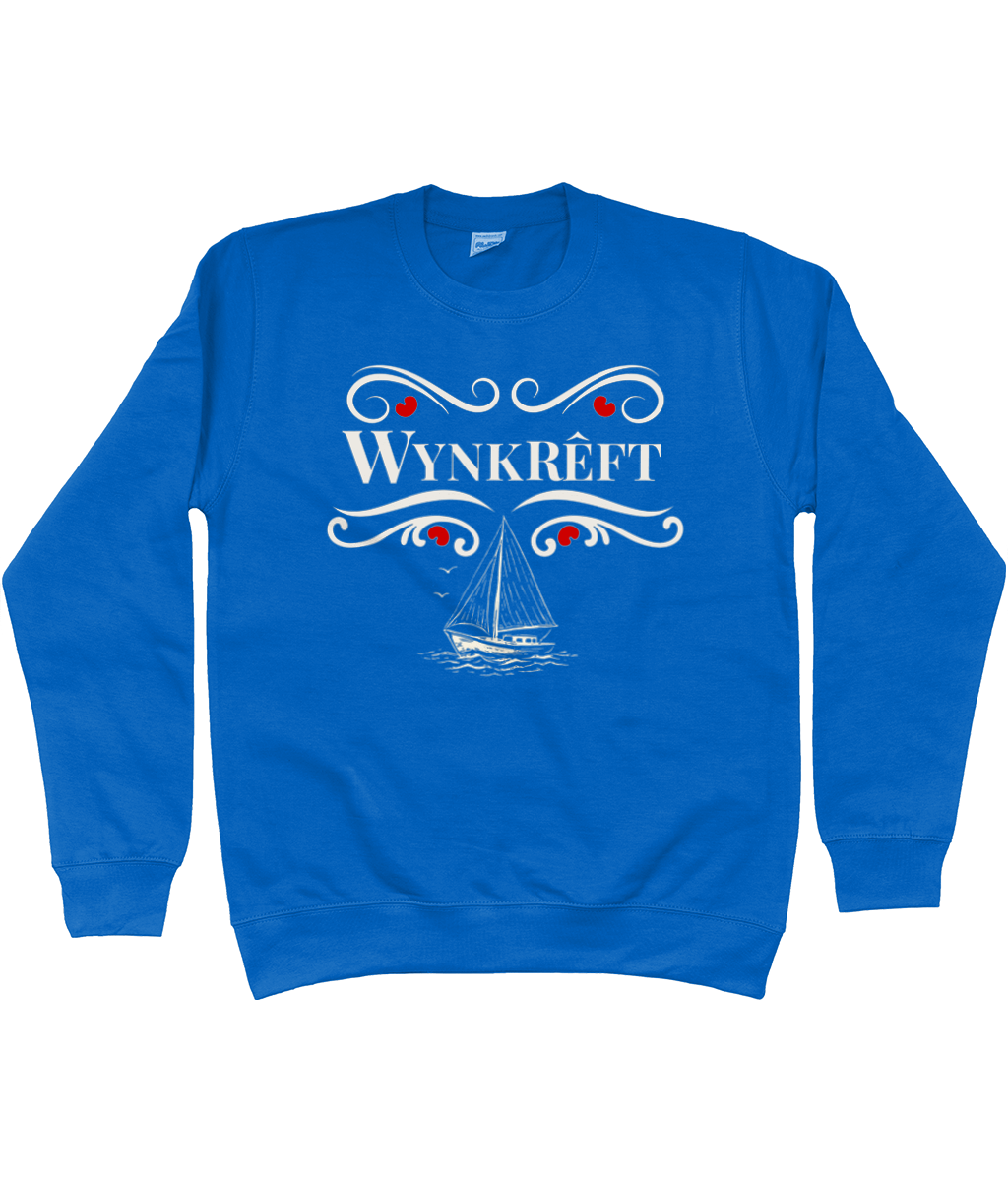 Blauwe sweater met tekst Wynkrêft in sierlijke Delftsblauw stijl met rode pompeblêden accenten en Friese zeilboot illustratie