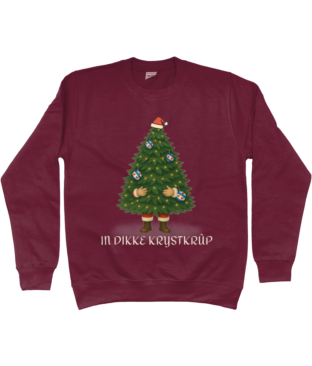 Foute Friese kersttrui “In Dikke Krystkrûp” – burgundy sweater met kerstboom, Friese kerstballen en tekst in het Fries.
