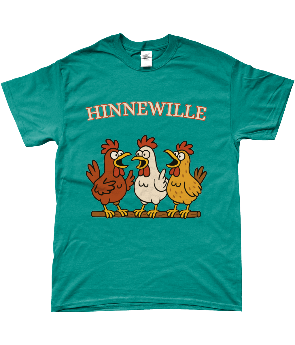 T-shirt met de tekst Hinnewille en drie kakelende kippen op een stok.