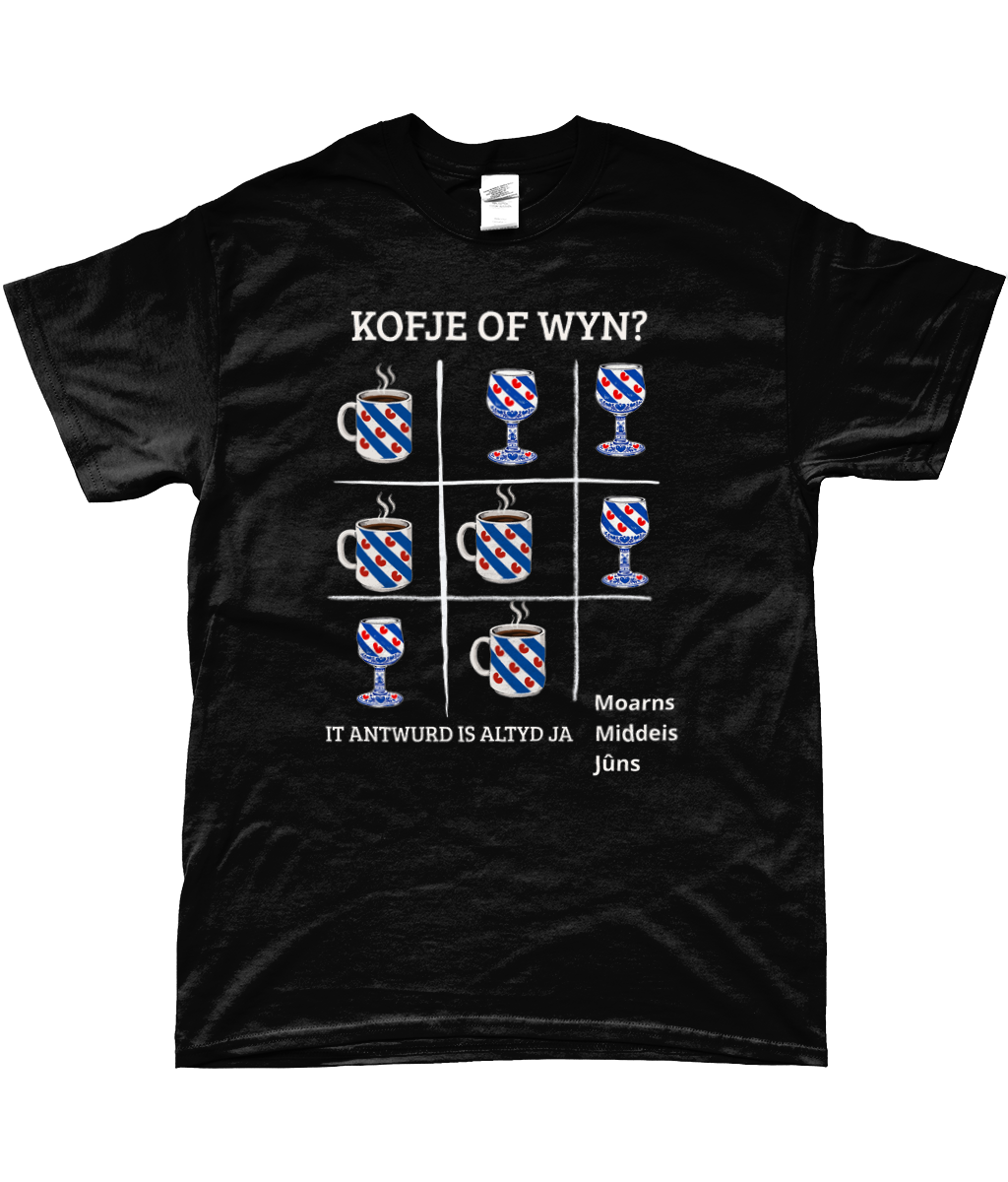 Zwart T-shirt met Friese tekst Kofje of Wyn en illustraties van koffiemokken en wijnglazen in Friese vlag stijl