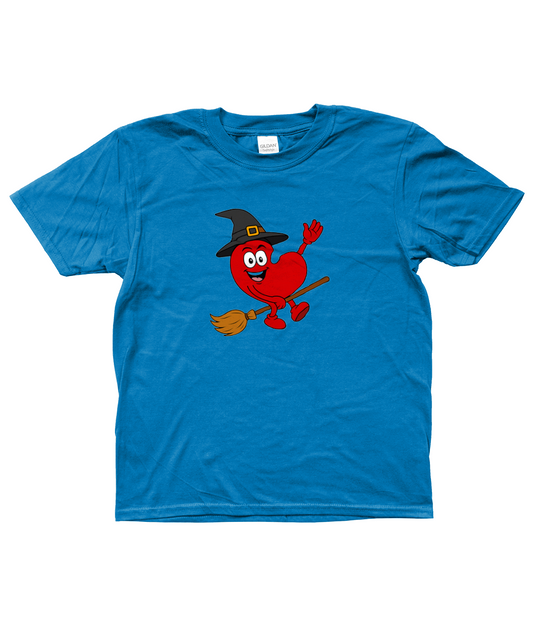 blauw kinder T-shirt met Pompie, het Friese pompeblêd, verkleed als heks op een bezem – Halloween design